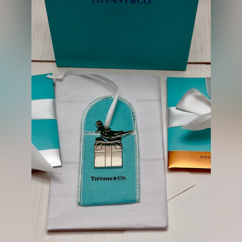 Tiffany & Co. Silver or Gold Polishing Cloth w/ Bird on a Rock / Gift Charm- Bag - Picture 2 of 4